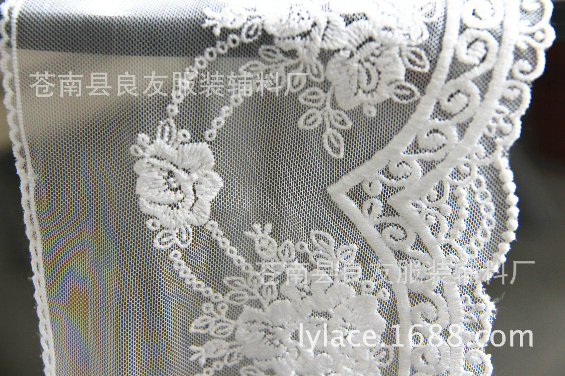 刺绣牛奶丝网布花边家纺四件套沙发垫服装装饰15公分 厂家直销