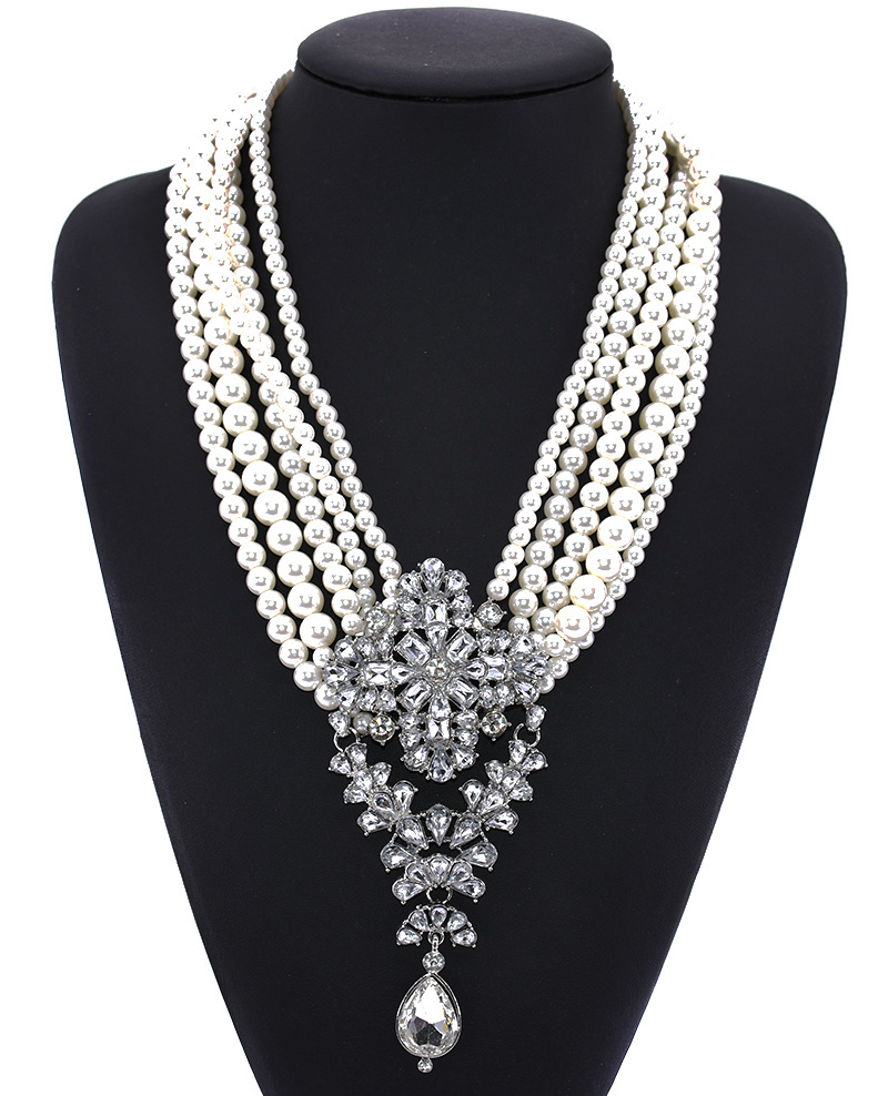 Exaggerated Luxurious Geometric Artificial Pearl Alloy Inlay Artificial Crystal Women's Necklace display picture 1