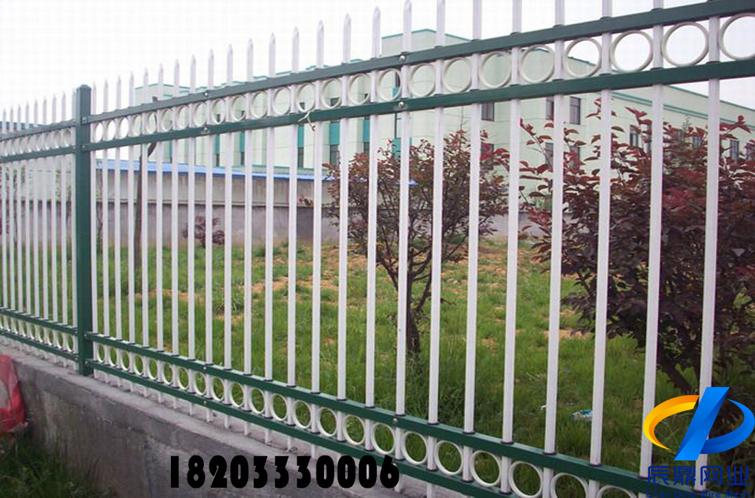 农村别墅围墙 庭院栅栏 pvc护栏 锌钢护栏网