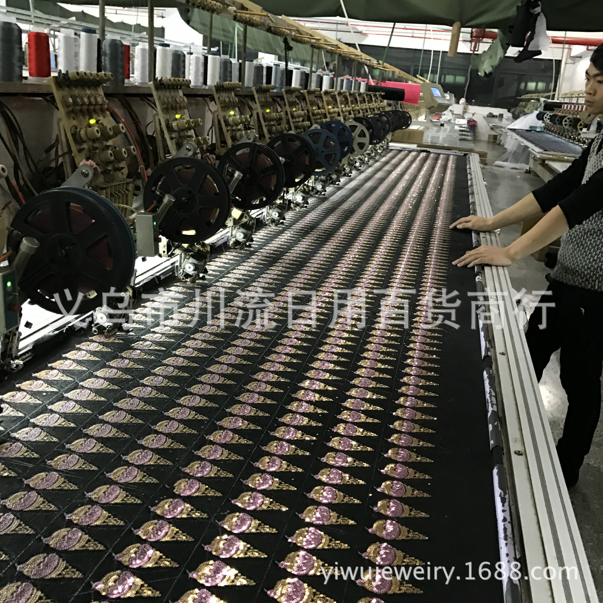 供应小鸟刺绣布贴外套装饰绣花贴童装背胶补丁贴动物修饰贴花可爱