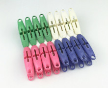 厂价直销地摊塑料衣夹衣服裤防风衣16个四色可爱精美收纳多功能