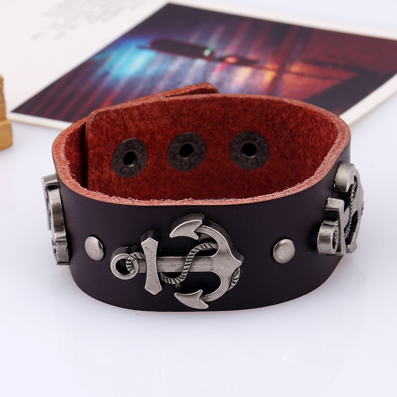 Punk Alloy Cowhide Bracelet Men's Leather Bracelet Jewelry display picture 1