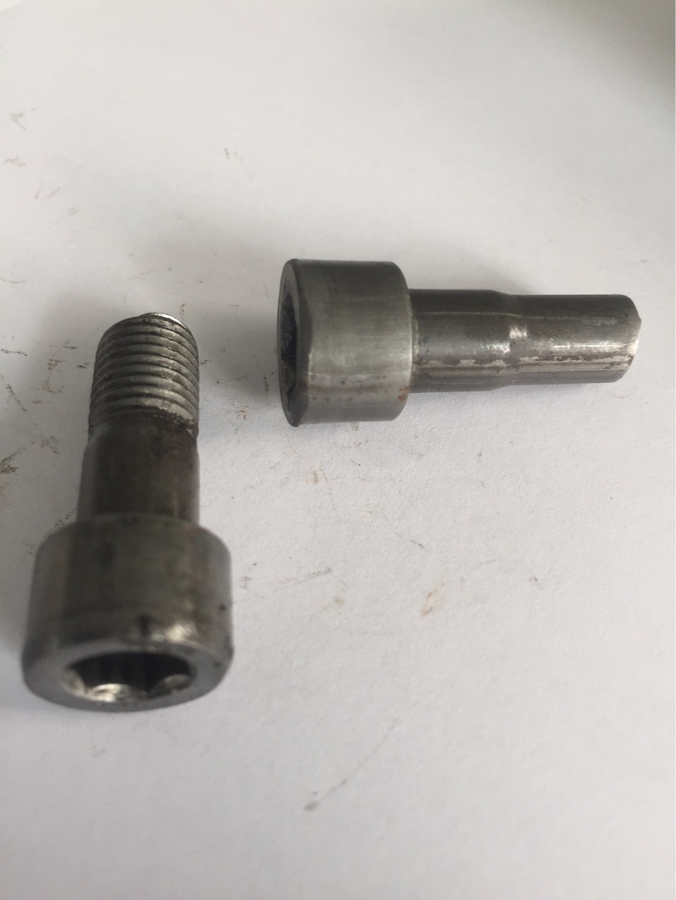 厂家专做GB70-85内六角10x1.25x25（半螺纹）螺钉。