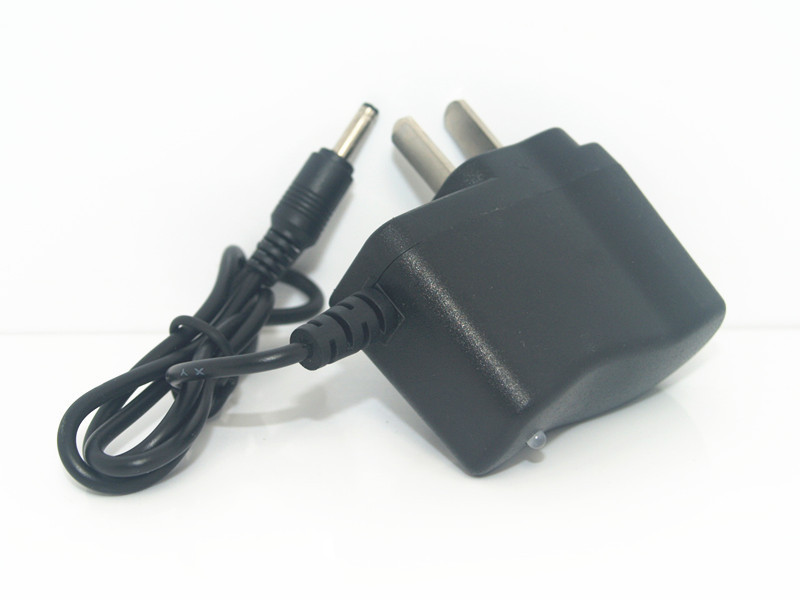 18650电池充电器 3.7v手电筒小直充T6头灯充电器4.2V钩鱼灯充电器