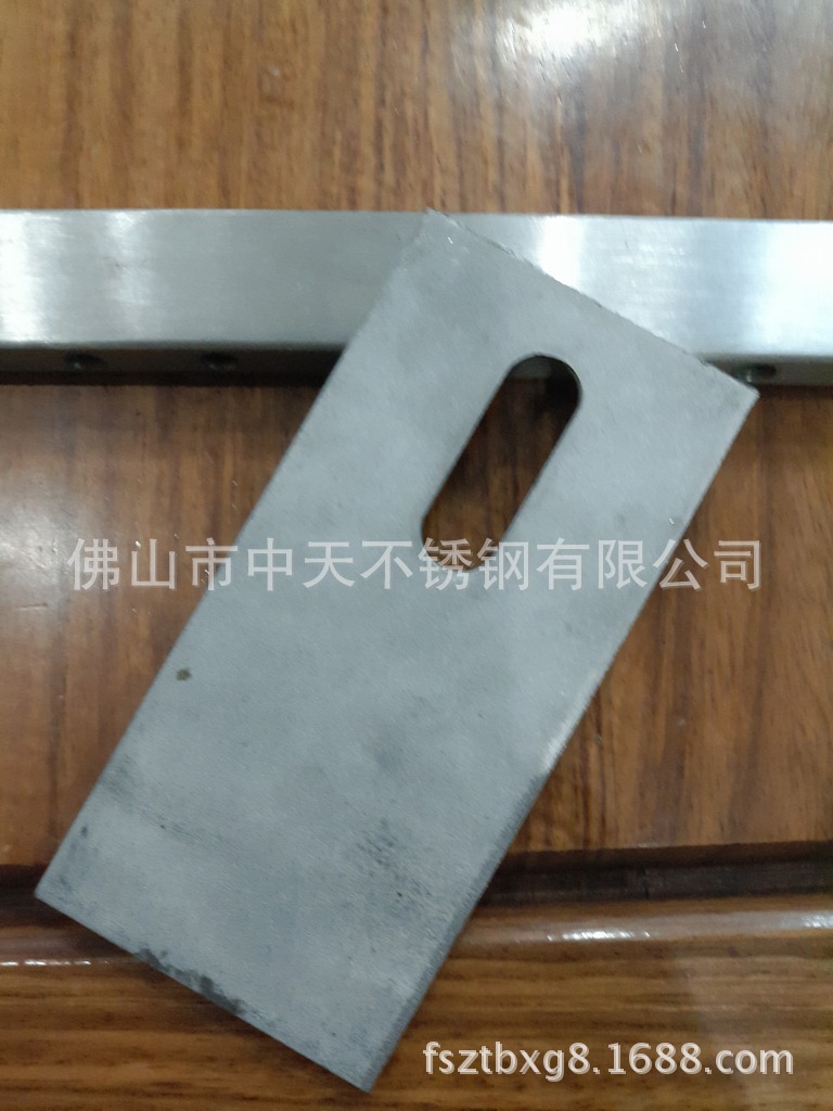 厂家直销 拉丝角铁 304热轧角钢 冲孔 抛光 非标折弯角钢品质保证