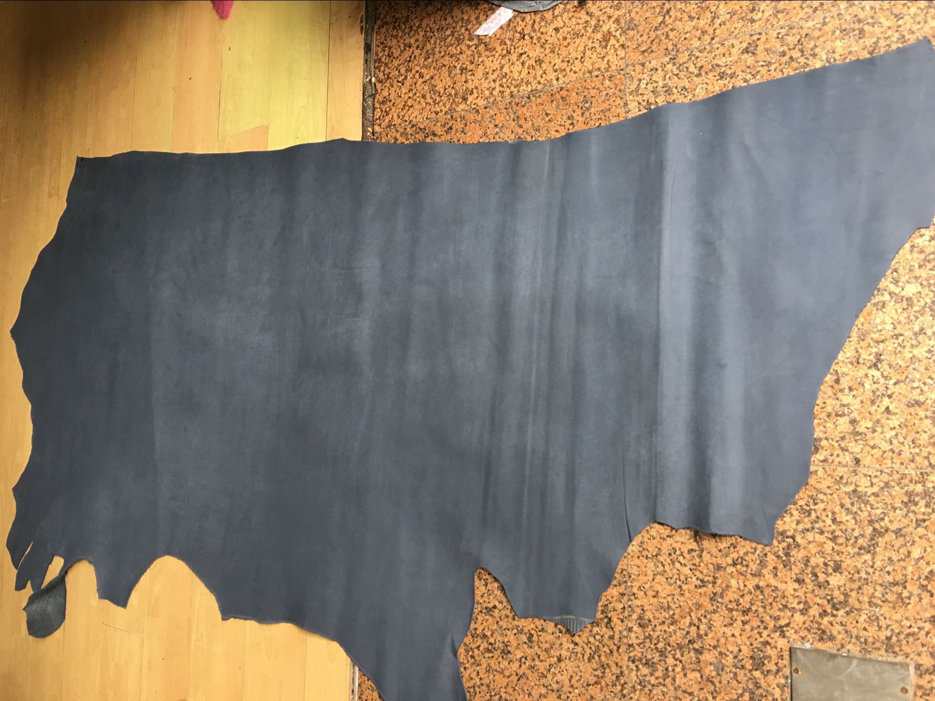 头层牛皮 磨砂皮 皮革皮料 牛皮面料 马鞍皮 牛巴 藏青色 深蓝色