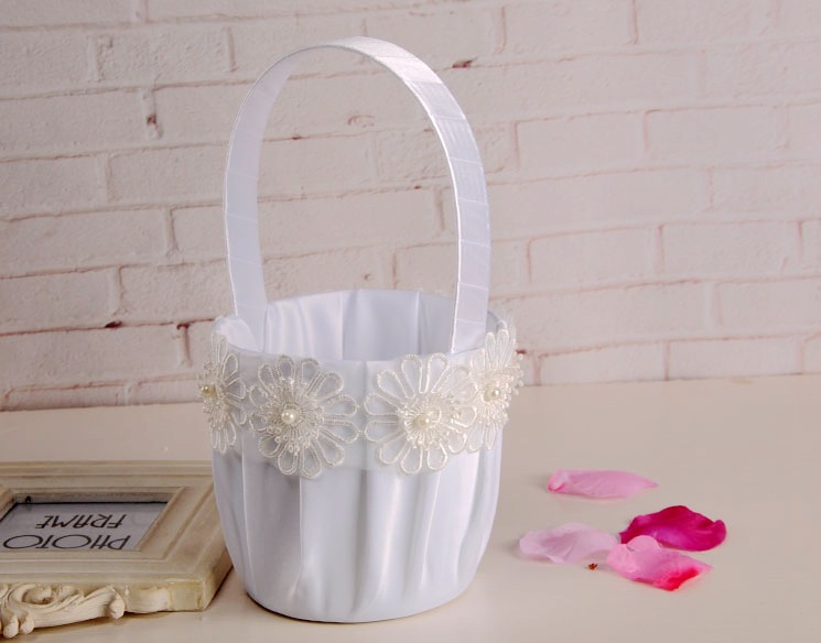 European and American Western-style wedding supplies, bride's lace flower basket, wedding bridesmaid's hand-carried basket, flower boy's flower scattering basket, wedding candy basket detail image 1