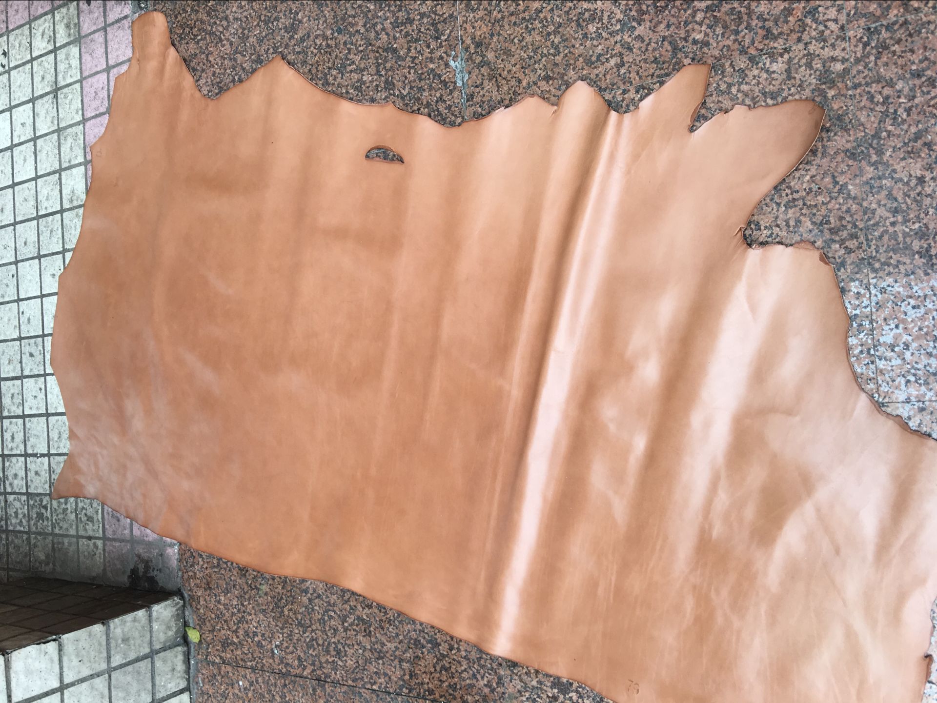 植鞣皮 头层牛皮 皮革皮料 牛皮面料 树膏皮 手工皮料 杏色