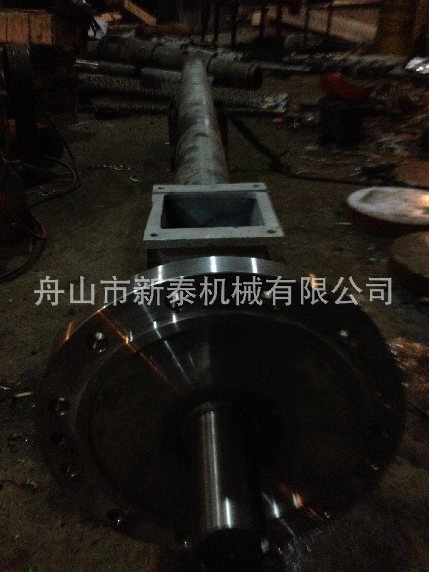 诚信厂家直销高产量低价格PE管材挤出机Φ135料筒螺杆机筒螺杆