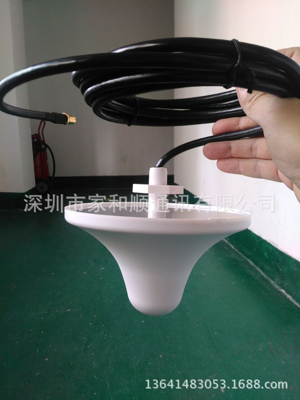 厂家供应 吸顶天线 4G天线  700---2700频率 SMA公直头3米线