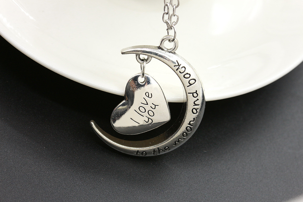 Vente Chaude En Europe Et Amérique Couple Collier J'aime Vous Lune Coeur Amour Coeur Collier Clavicule Chaîne Collier Exclusif Pour Croix-frontière display picture 3