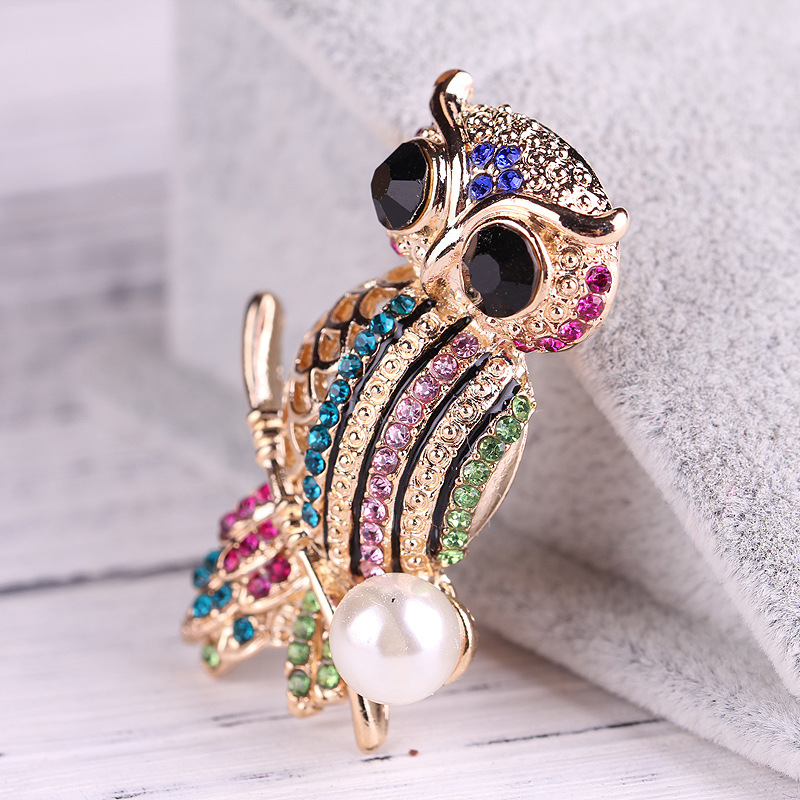 fashion creative Korean version of the personality color diamond animal owl brooch men and women clothing accessories_voghion.com