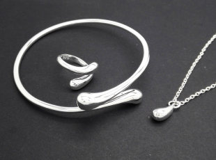 Foreign trade hot-selling boutique jewelry silver jewelry water drop necklace bracelet ring three-piece suit