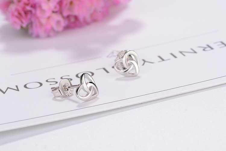 Wedding Occasion Metal Material 1 Pair Fashion Heart Shape Metal Plating Hollow Out Women's Ear Studs