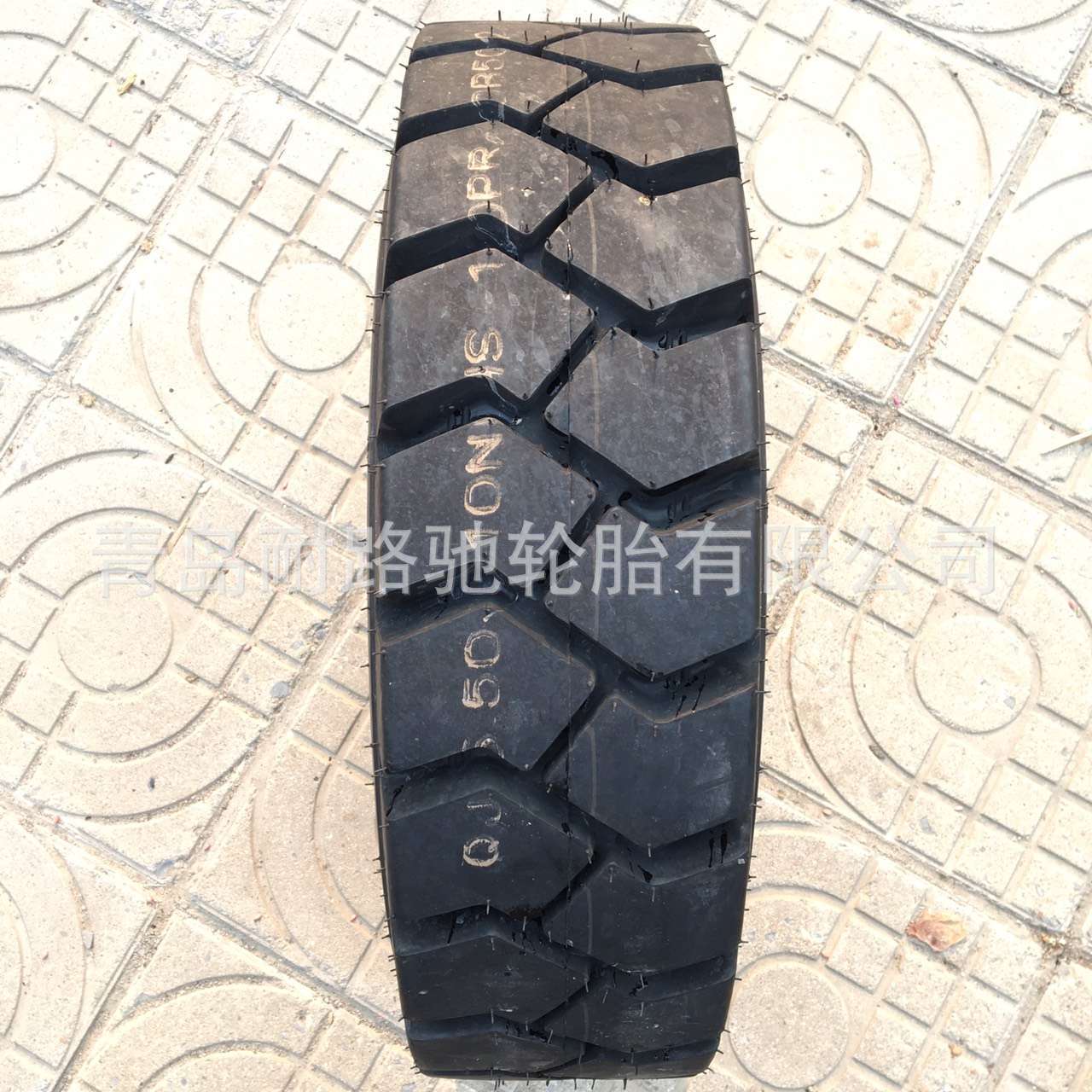 鲁飞品牌 货车轮胎650/700/ 750/825-16 工矿用轮胎10.00-20