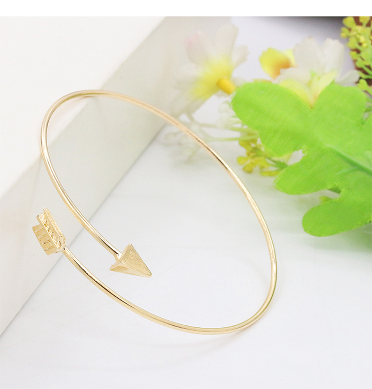 Koreanische Version Des Neuen Außenhandels Schmuck Großhandel Legierung Pfeil Offene Armband Weibliche Beliebte Heiße Schmuck 2 Yuan Shop display picture 6