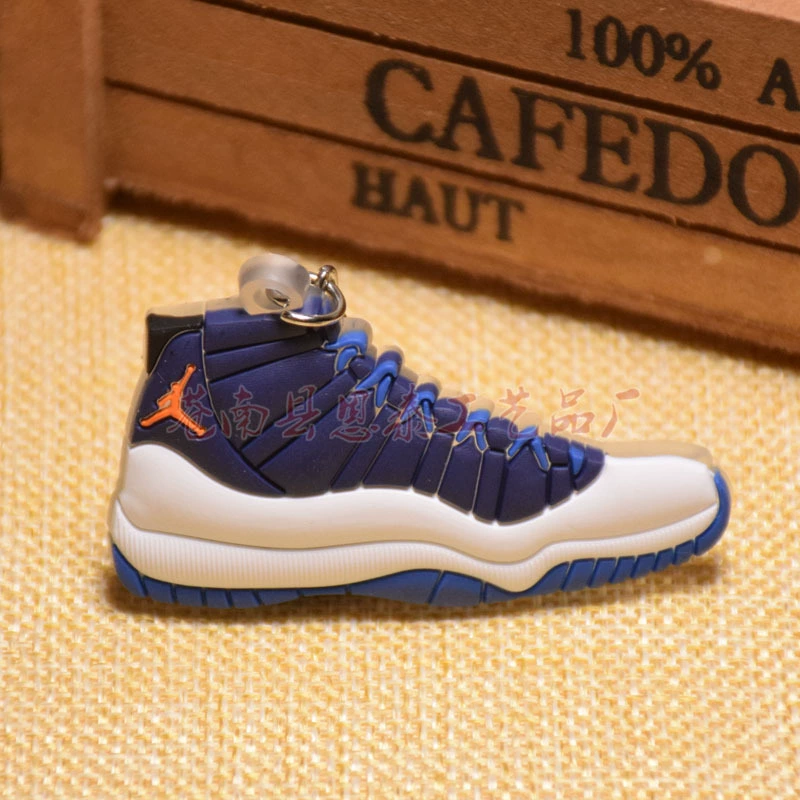 Брелок (Air Jordan) миниатюрная кроссовка Jordan 11, мягкий PVC, 6×3.5 см, легкая коллекционная вещь