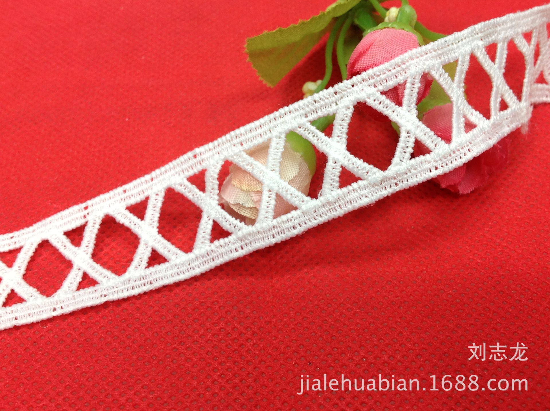 现货供应 2.5CM牛奶丝交叉花型花边 高档服饰辅料