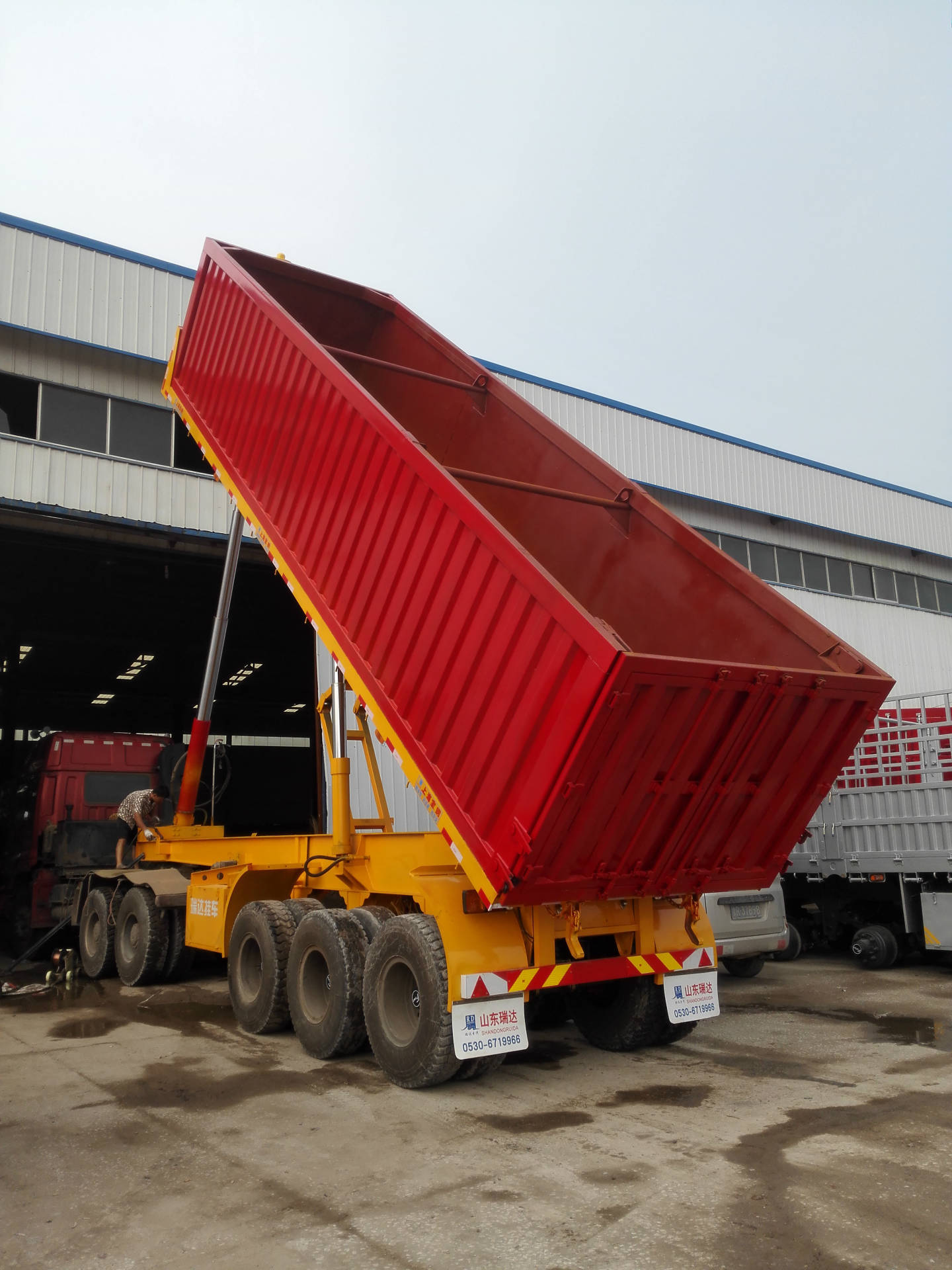 后翻自卸半挂车梁山新配置出厂价格|ru