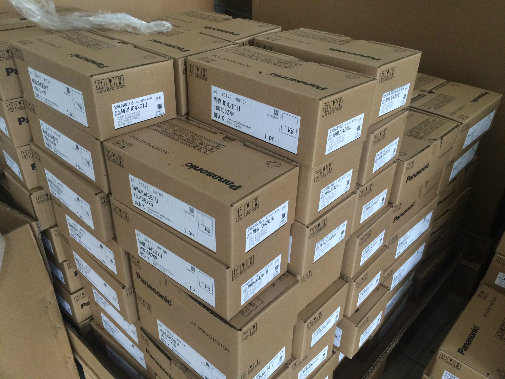 松下伺服电机MSMF402L1H6M 厂家现货 MSMF402L1H6M