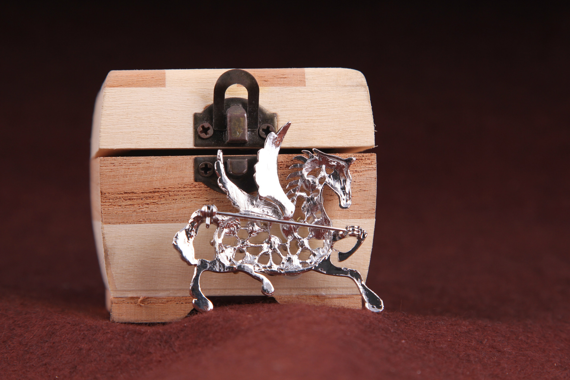 Broche Pegasus en alliage de strass en pierre œil de chat de mode coréenne, corsage, boucle de poitrine, accessoires féminins_voghion.com
