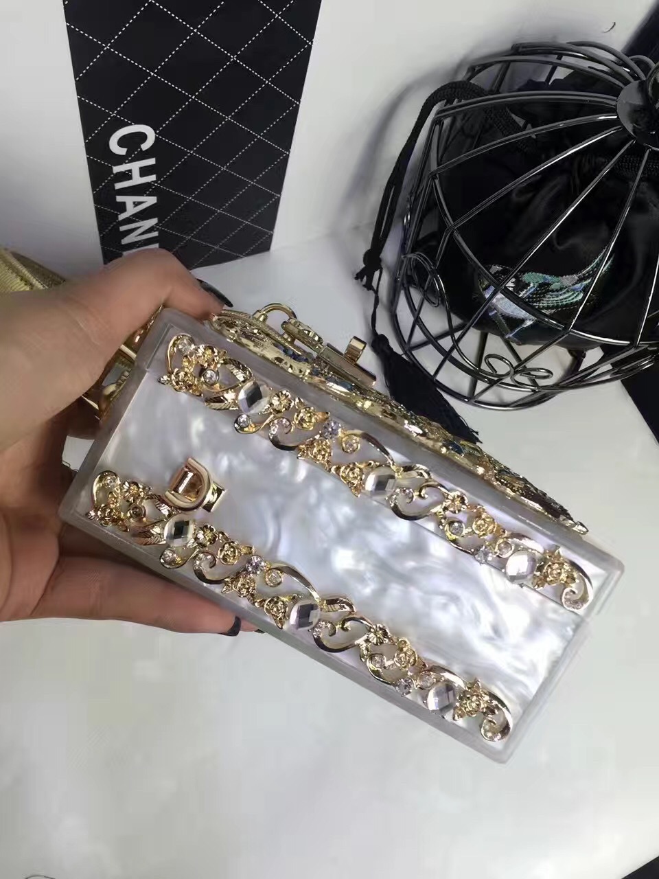 Black White Gold Arylic Flower Hollow Square Evening Bags display picture 32