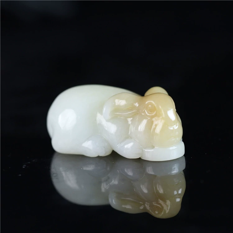 Pendant white jade, rabbit from Khotan district