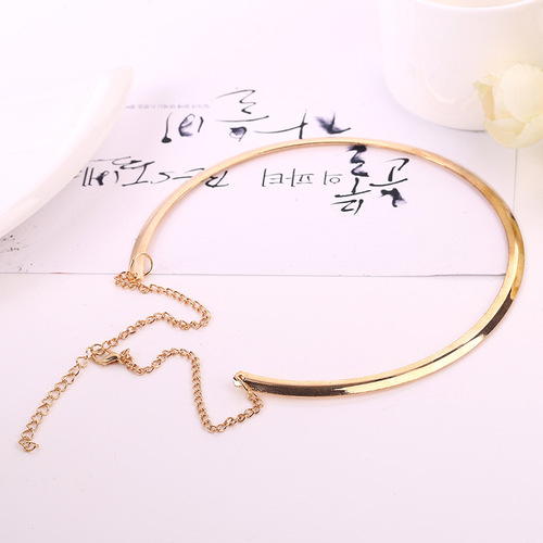 Han Huohuo and Xu Haoying's same style metal thin circle polished necklace, runway thin choker short collarbone chain, sweater chain