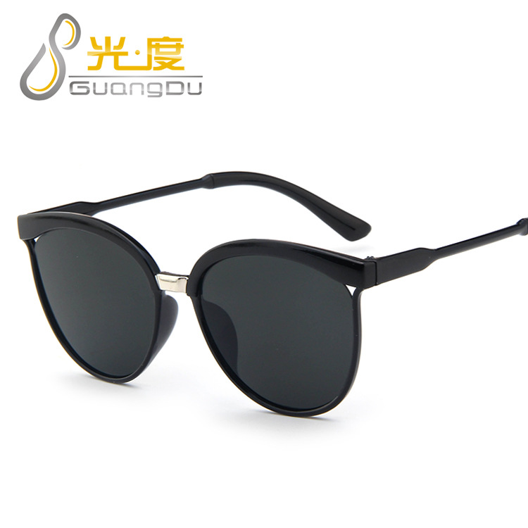 fashionable glasses solar-powered