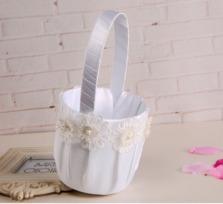 European and American Western-style wedding supplies, bride's lace flower basket, wedding bridesmaid's hand-carried basket, flower boy's flower scattering basket, wedding candy basket detail image 7