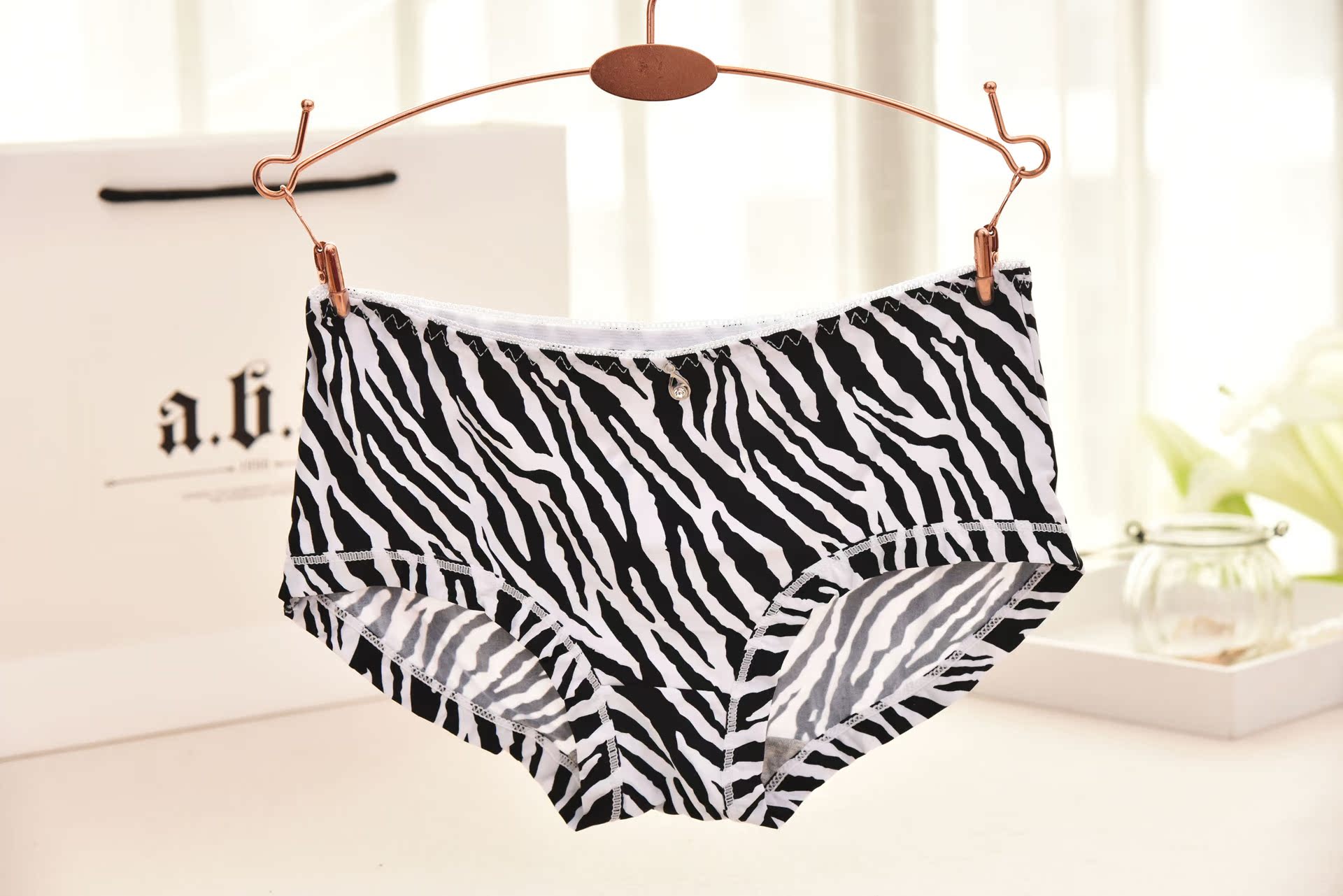 Slip jeunesse en soie Ice - Ref 654921 Image 39