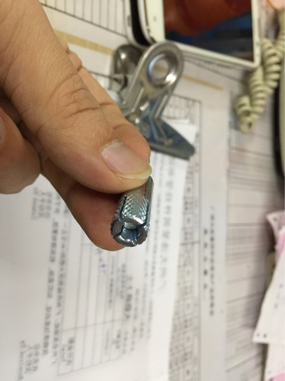 M8铁镀白锌顶爆螺丝，兰锌内爆膨胀螺丝，建筑专用顶爆丝