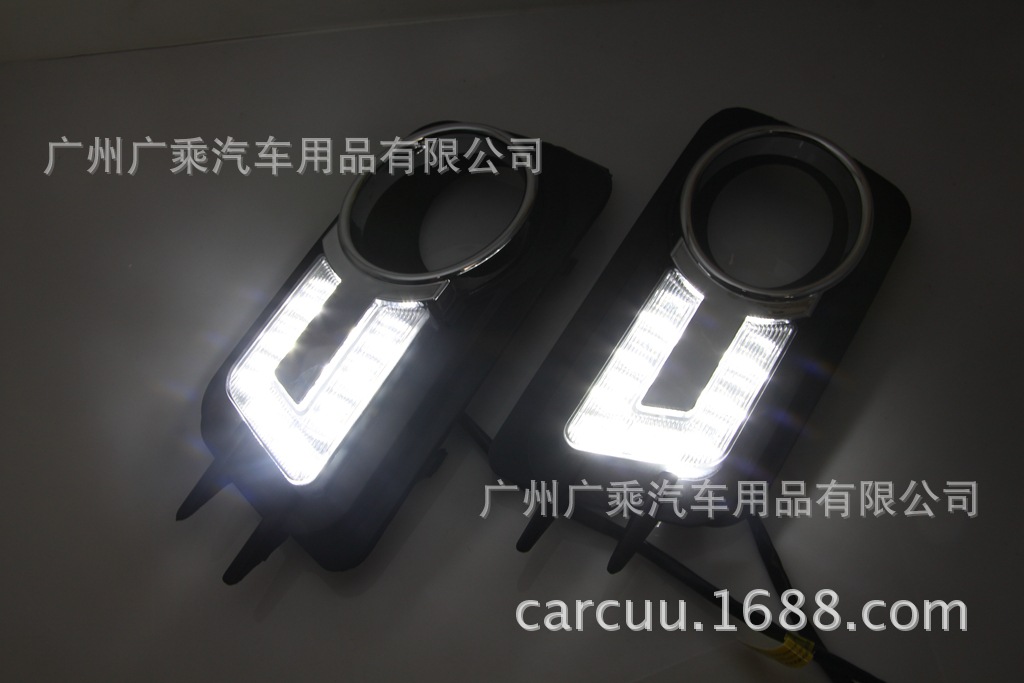 Adecuado para 10-13 Volkswagen Tiguan coche especial luz diurna LED luz de conducción Luz de niebla modificación