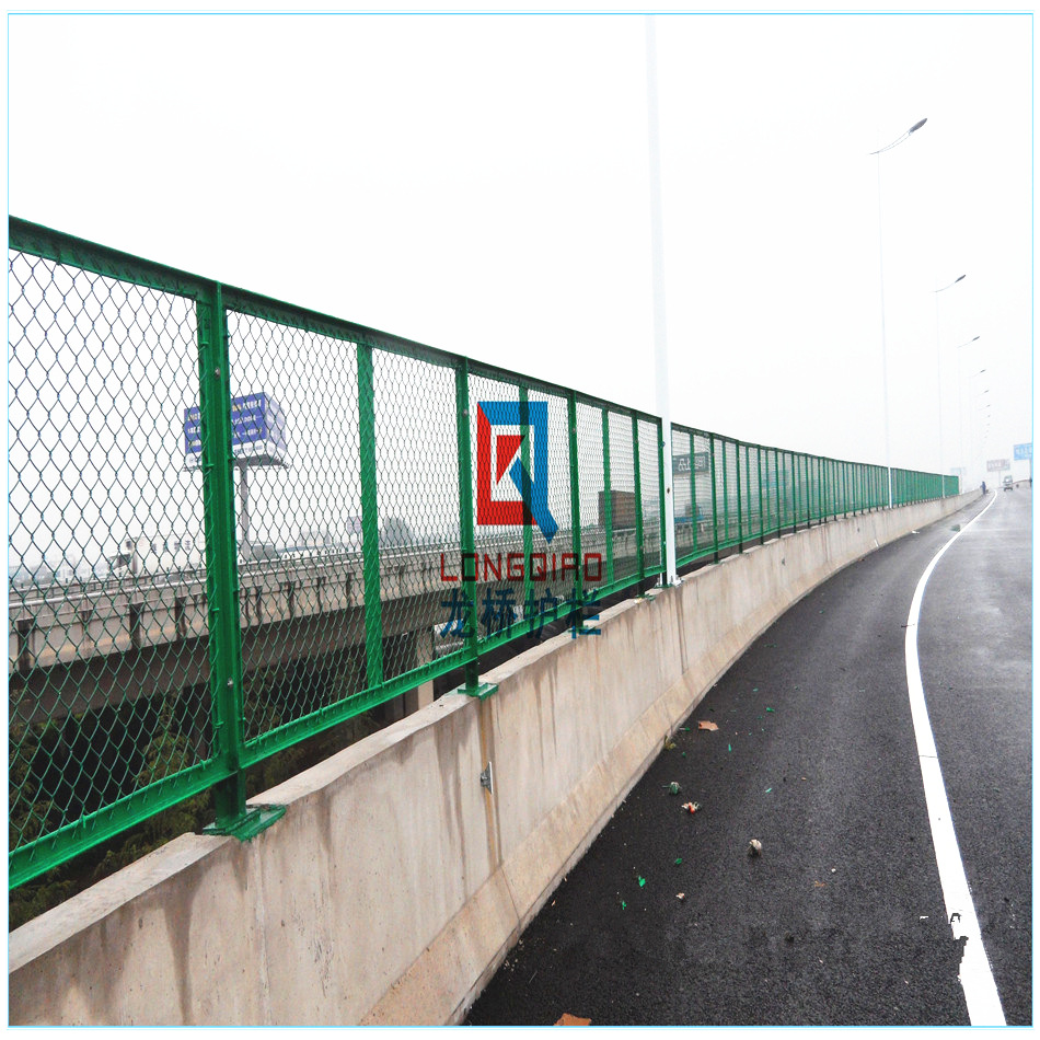 太仓高速公路护栏网/太仓桥梁护栏网/勾花网护栏网/龙桥护栏定制