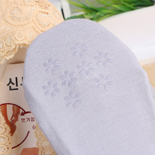 Lace boat socks for women - Spring and summer thin model, silicone anti-slip, invisible shallow mouth socks, cotton bottom women's socks - Dropshipping item