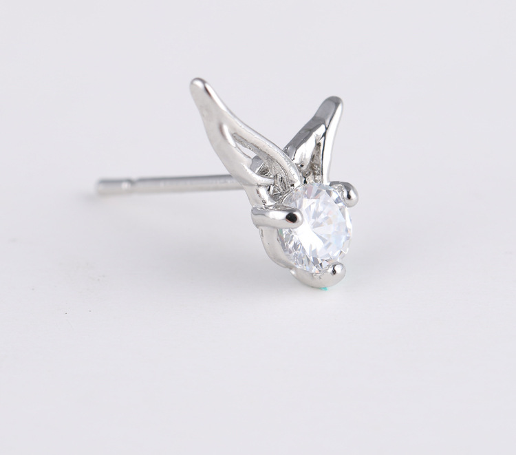 Silver pointed spike labret stud material detail