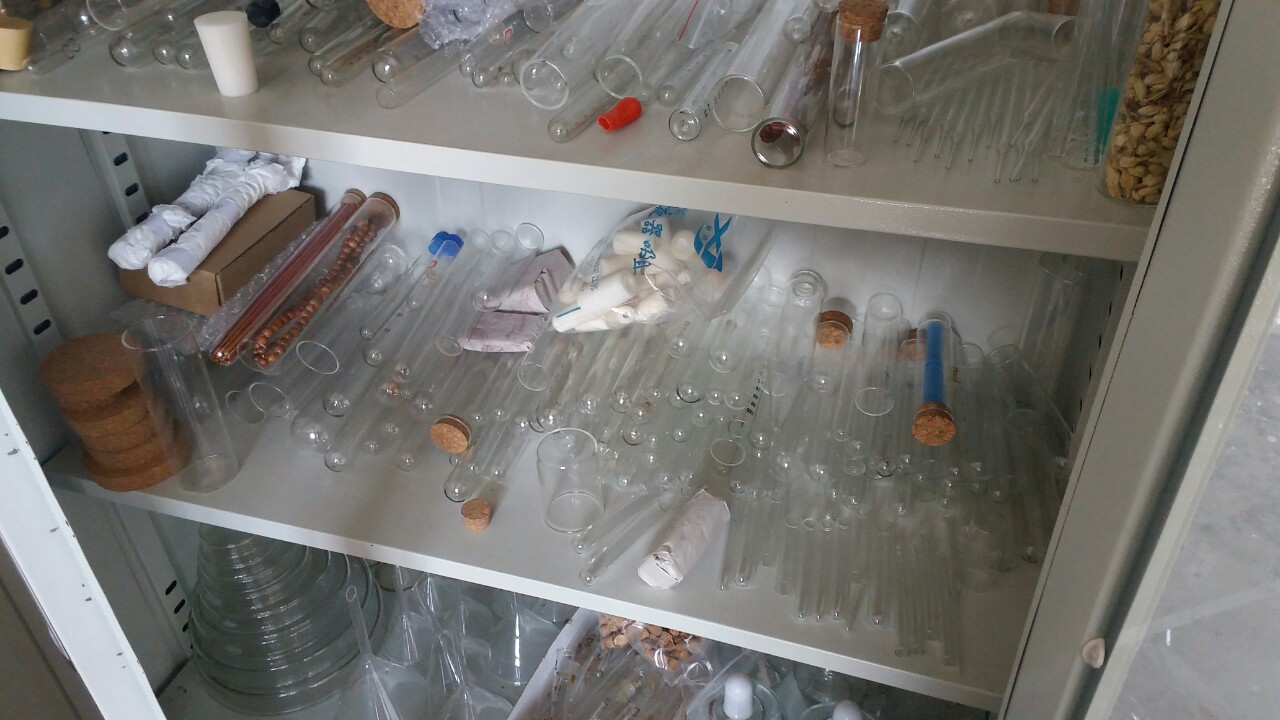 本厂主要生产各种规格的玻璃试管透明玻璃试管免费拿样品量大优惠