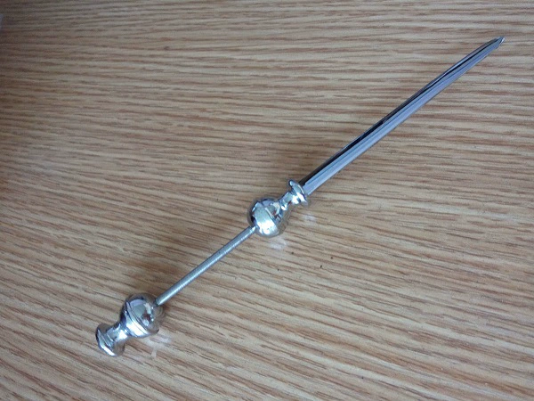 Metal opening a knife with beads