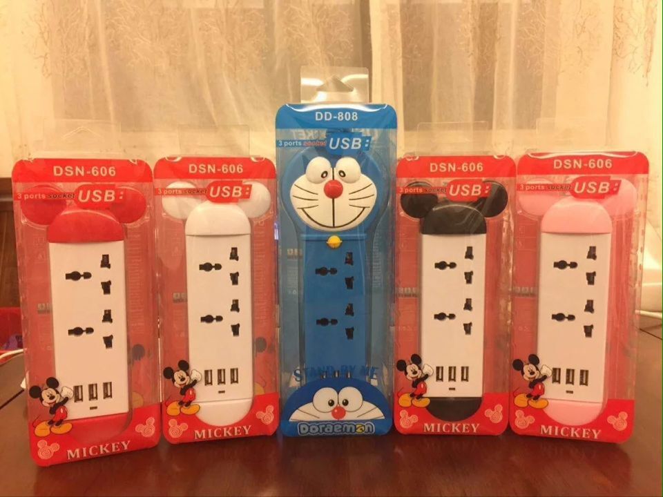 原装正品 DD808叮当多啦A梦机器猫旅行家居USB插线板插座插排9