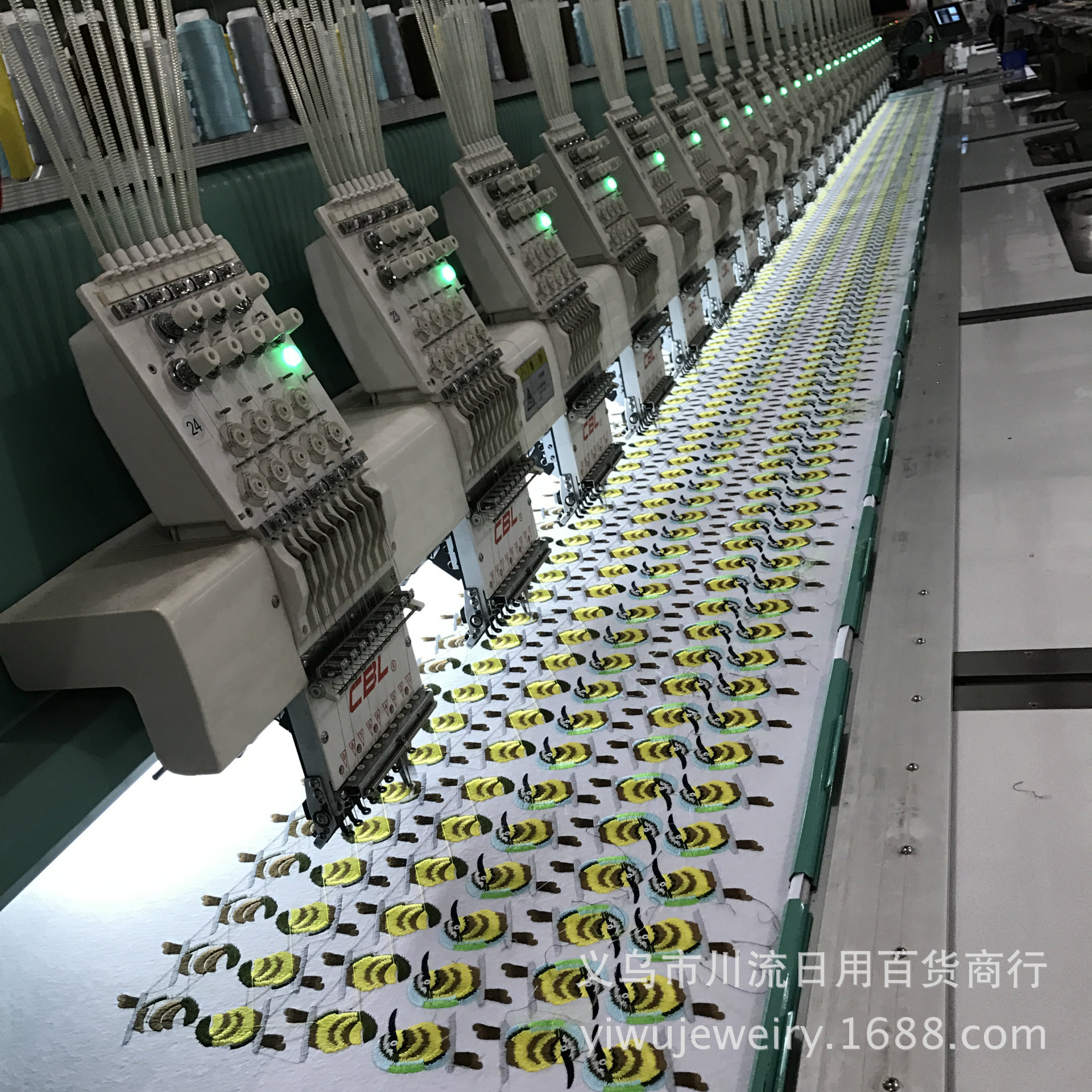 批发小熊猫刺绣布贴服装DIY装饰辅料可爱卡通背胶熨烫贴现货批发