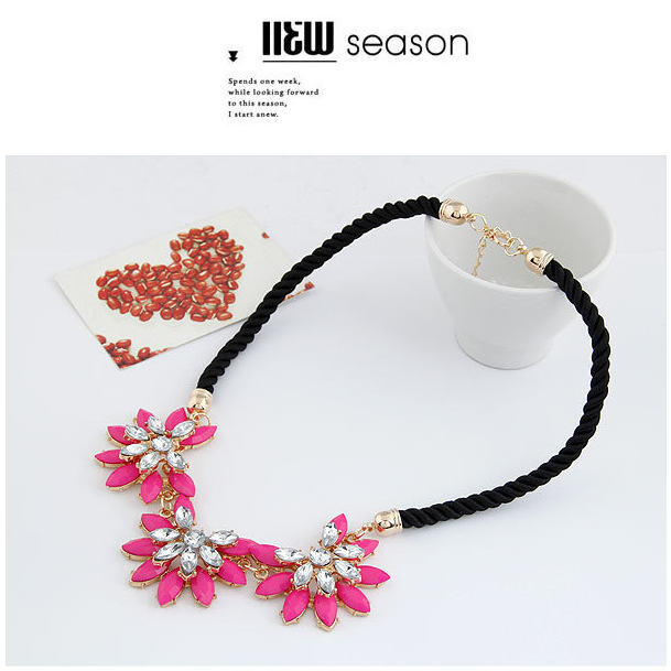 3562102147 787243202 Clavicle Chain Beach Vacation Wind Sun Flower Short Necklace Retro Three Flower Necklace Korean Wholesale