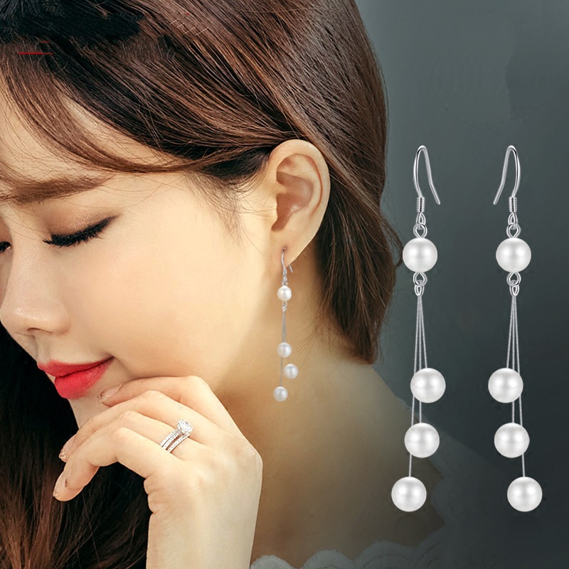Fashionable earrings from pearl