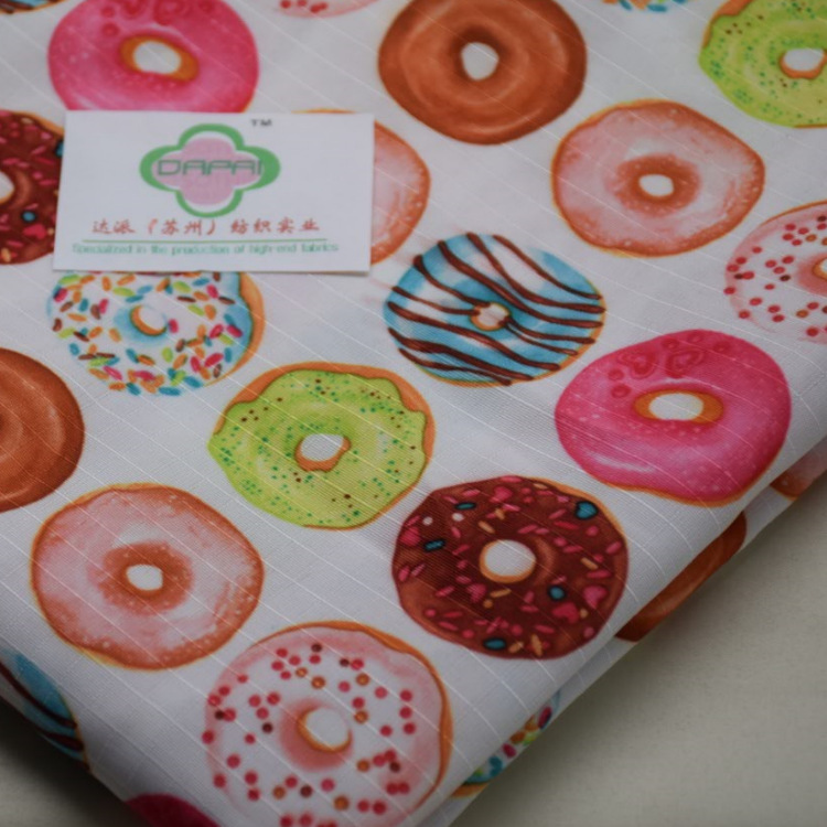 现货供应210D白底PVC格子防水挡风面料PU涂层箱包帐篷手袋牛津布