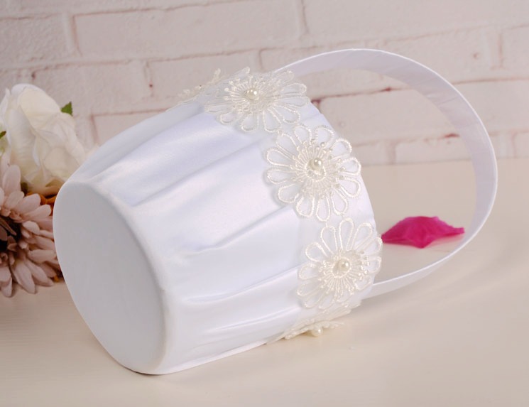 European and American Western-style wedding supplies, bride's lace flower basket, wedding bridesmaid's hand-carried basket, flower boy's flower scattering basket, wedding candy basket detail image 8