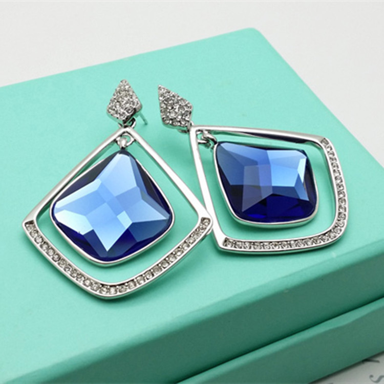 ŷ��ʱ�и����¿���� ����ˮ�������׹����Ů 125045