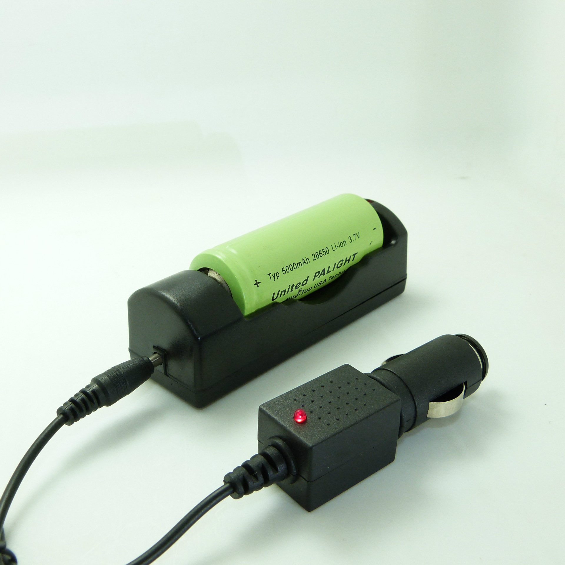 跨境 智能IC 手电筒头灯车载充电器 3.7V4.2v 18650锂电池充电器