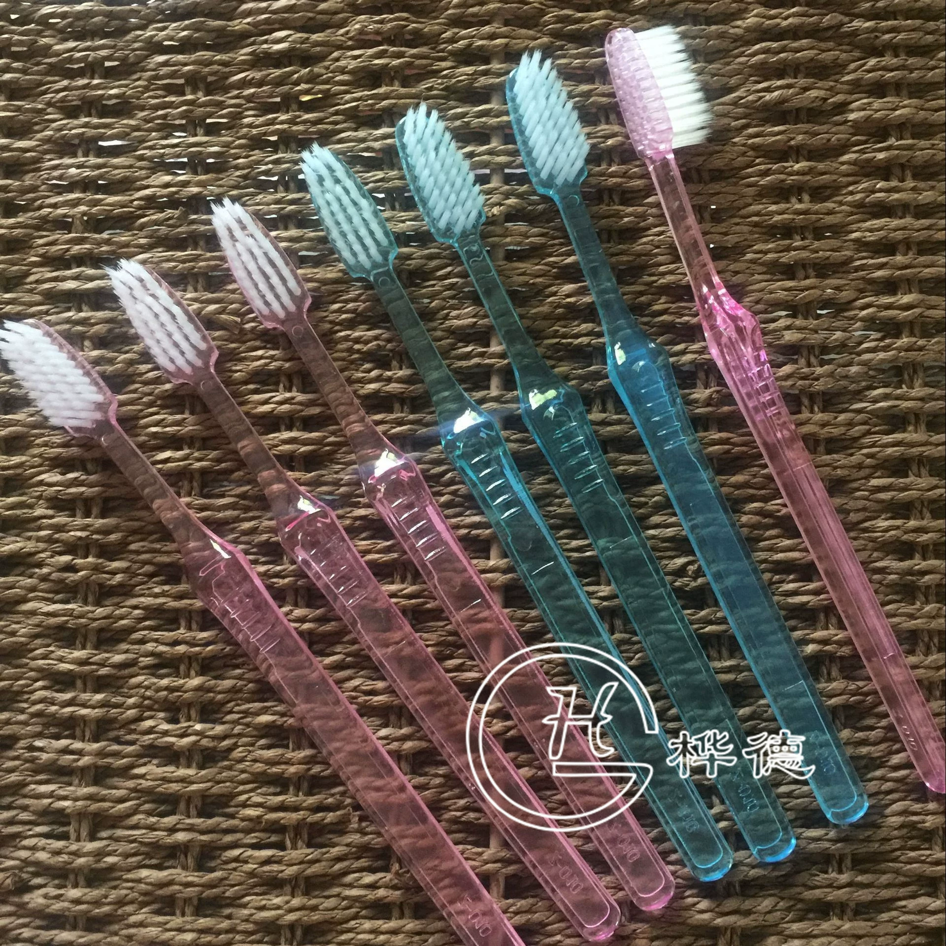 Фабрика Прямые поставки Отель одноразовая зубная щетка B & B комнатные принадлежности туалетные принадлежности указал Зубная Щетка Оптом