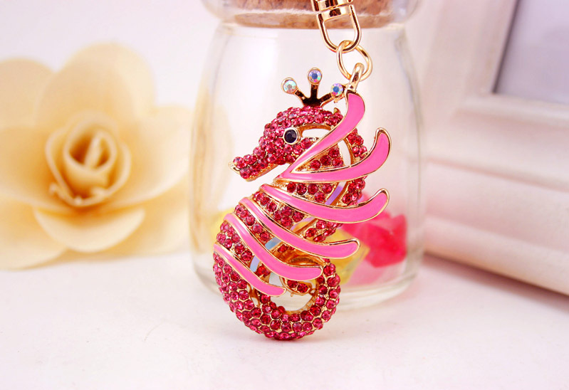 40g Weight Alloy, Metal Material Animal Pattern Unisex Gender Pink, Purple, Blue, Peach Color Marine Animal Creative Diamond Seahorse Car Keychain Metal Pendant 11