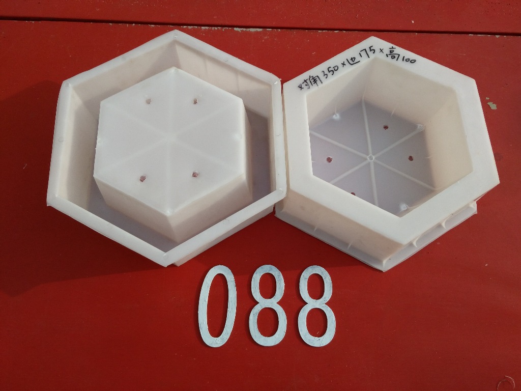 大量供应各种规格六角草坪砖塑料模具