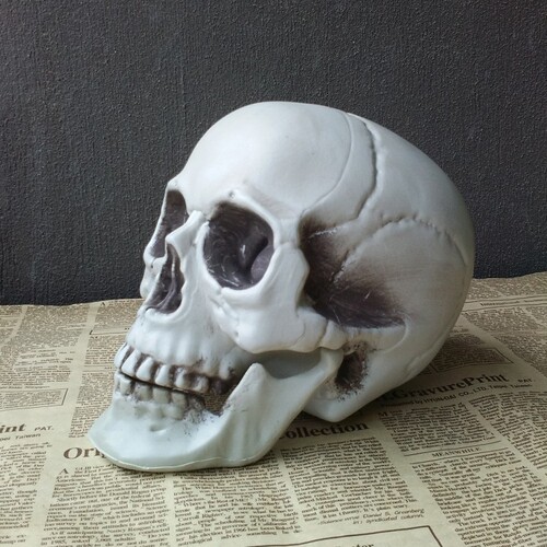 Shimmering simulated human skull model Halloween venue props Haunted house decoration horror ornaments skull